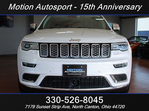 Used 2017 Jeep Grand Cherokee Summit AWD/4WD image 3