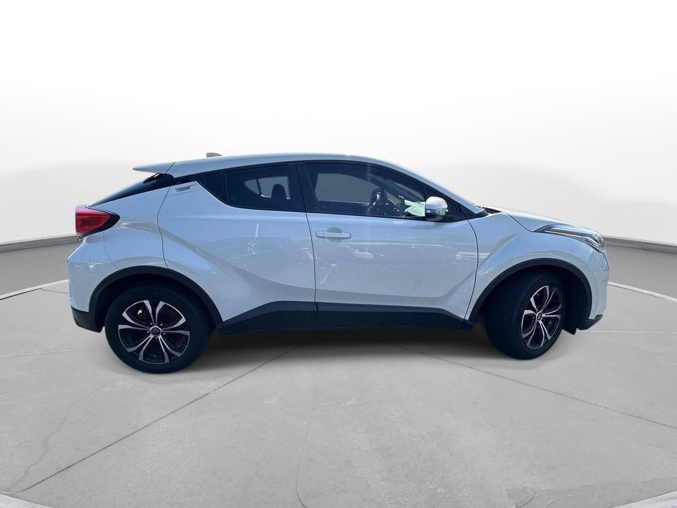 Used 2021 Toyota C-HR LE FWD image 5