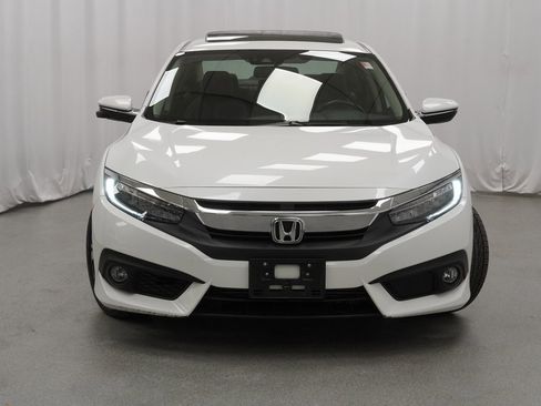 Used 2018 Honda Civic Touring image 7