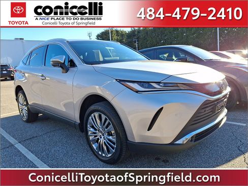 Used 2023 Toyota Venza XLE image 1