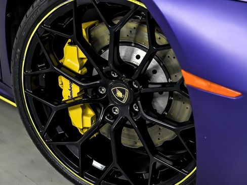 Used 2021 Lamborghini Huracan EVO RWD image 4