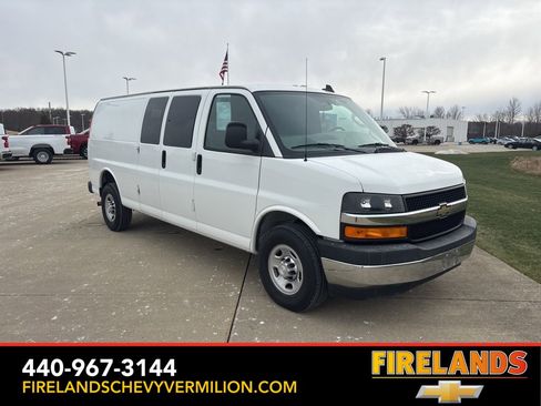 Used 2017 Chevrolet Express 3500 Extended image 7