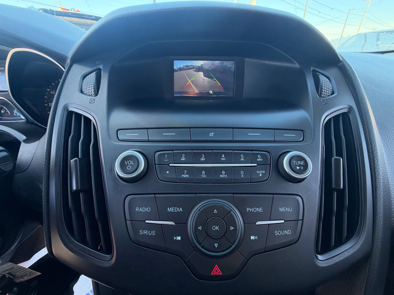 Used 2018 Ford Focus SE FWD image 14