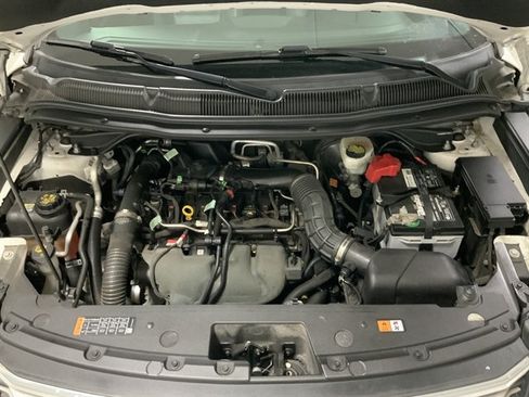 Used 2017 Ford Explorer XLT w/ Equipment Group 202A AWD/4WD image 4
