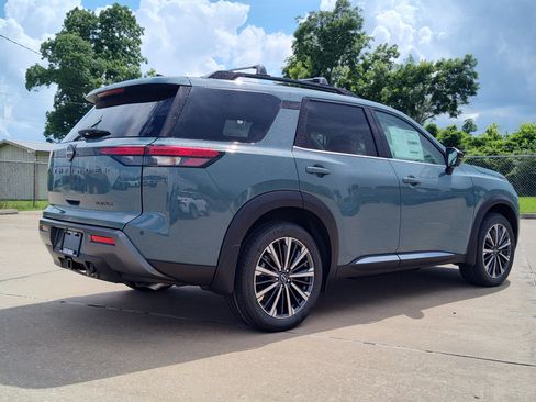 New 2026 Nissan Pathfinder Platinum FWD image 5