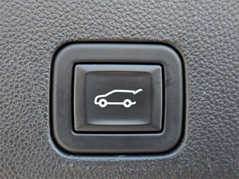 Used 2024 Chevrolet Suburban Premier image 30