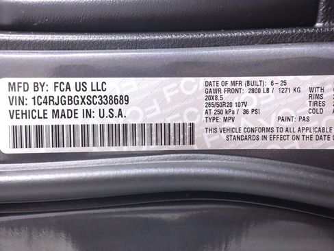 Used 2025 Jeep Grand Cherokee Limited w/ Luxury Tech Group II RWD image 45