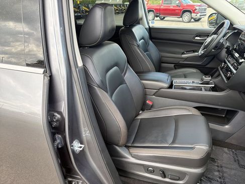 Certified 2025 Nissan Pathfinder SL w/ SL Premium Package FWD image 20