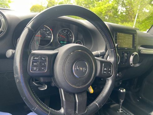 Used 2015 Jeep Wrangler Unlimited Sahara w/ Connectivity Group image 22