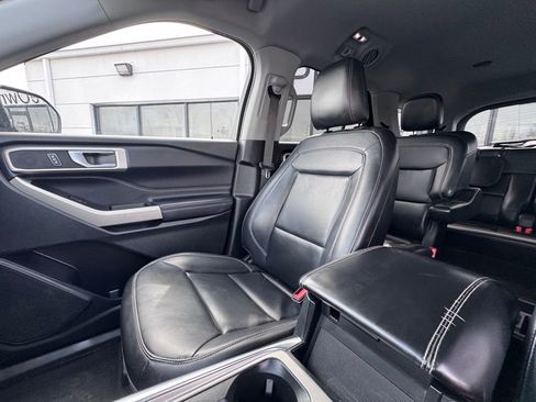 Used 2021 Ford Explorer XLT w/ Equipment Group 202A image 23