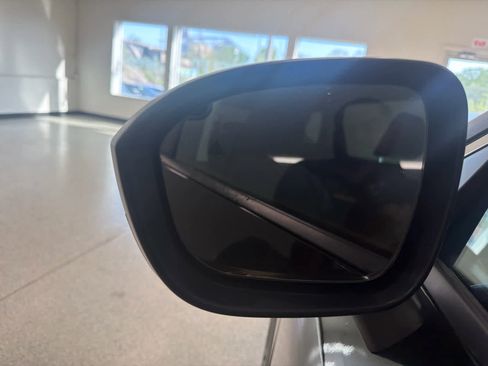 Used 2023 Nissan Rogue SV FWD image 9
