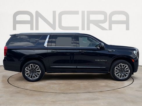 Used 2023 GMC Yukon XL Denali Ultimate AWD/4WD image 11