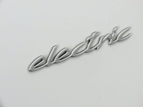 Certified 2025 Porsche Macan 4 Electric AWD/4WD image 13