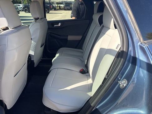 Used 2020 Ford Escape SE image 10