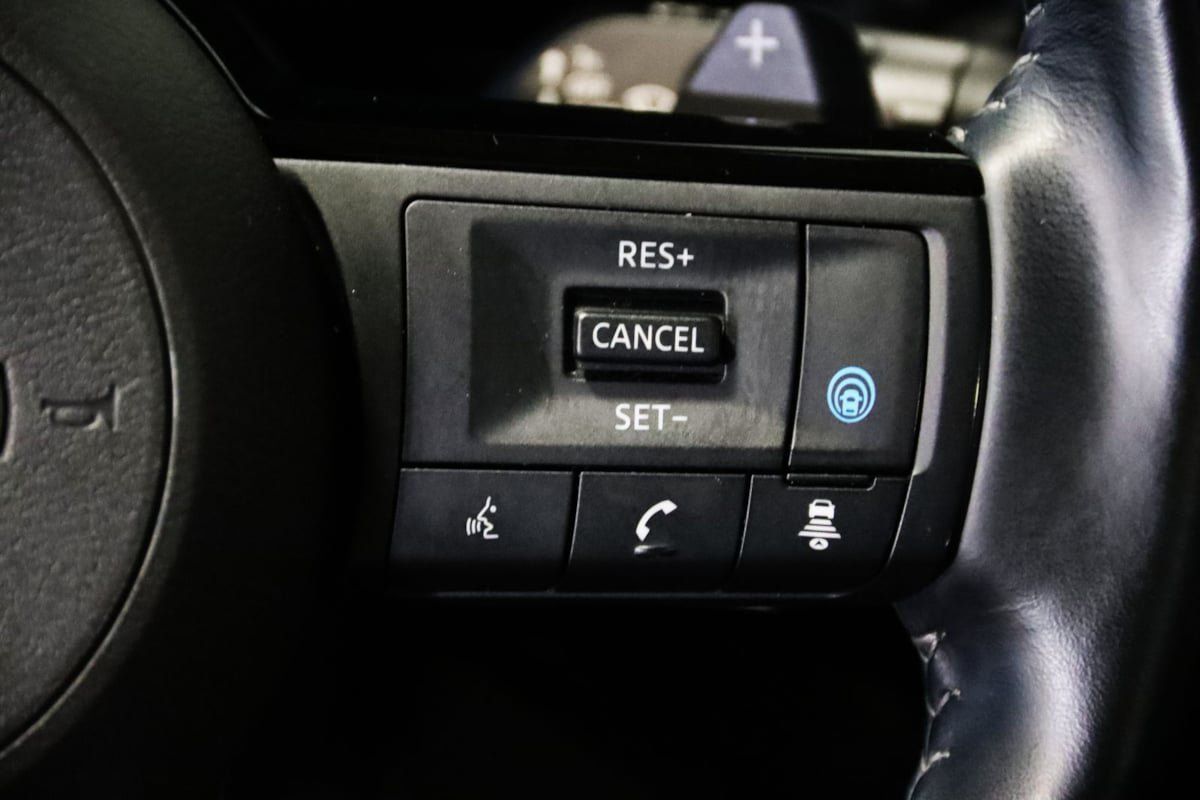 Used 2022 Nissan Pathfinder Platinum AWD/4WD image 17