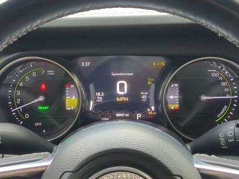 Used 2022 Jeep Wrangler Unlimited Sahara AWD/4WD image 30