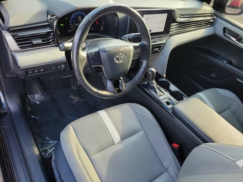 Used 2025 Toyota Camry SE w/ Convenience Package FWD image 22
