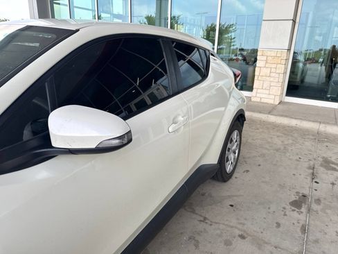 Used 2020 Toyota C-HR LE FWD image 4