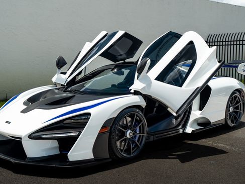 Used 2019 McLaren Senna RWD image 2