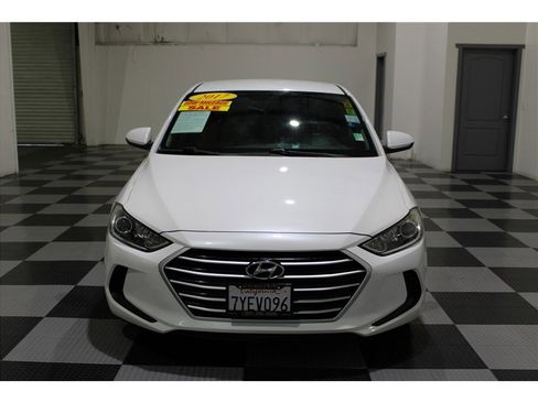 Used 2017 Hyundai Elantra SE image 2