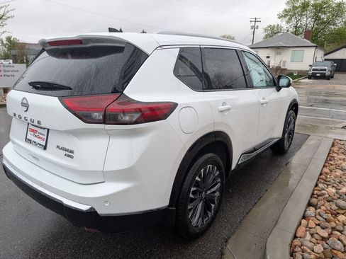 New 2026 Nissan Rogue Platinum image 4