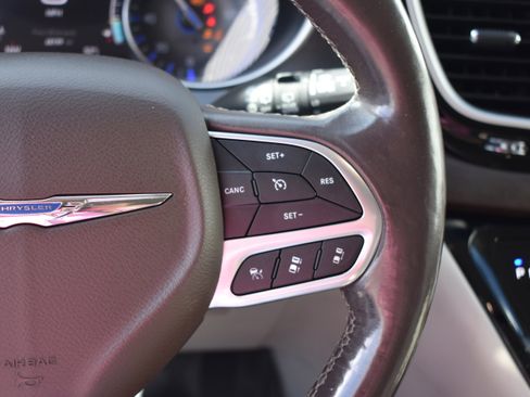 Used 2020 Chrysler Pacifica Touring-L Plus w/ Tire & Wheel Group image 14