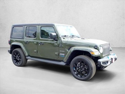 Used 2022 Jeep Wrangler Unlimited Sahara w/ Cold Weather Group AWD/4WD image 5