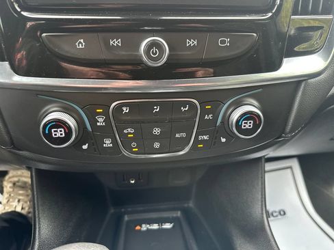 Used 2023 Chevrolet Traverse LT AWD/4WD image 18