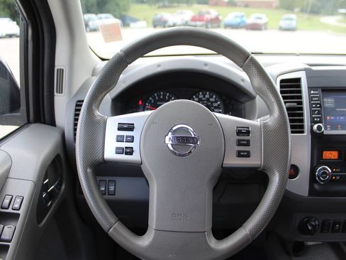 Used 2020 Nissan Frontier SV w/ Midnight Edition Floor Mats AWD/4WD image 16