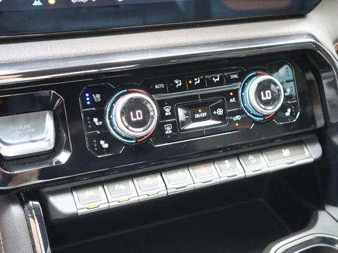 Used 2022 GMC Sierra 1500 AT4 w/ AT4 Premium Package image 16