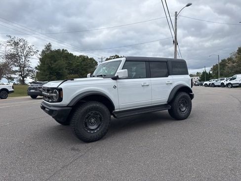 New 2025 Ford Bronco Outer Banks w/ Sasquatch Package image 15