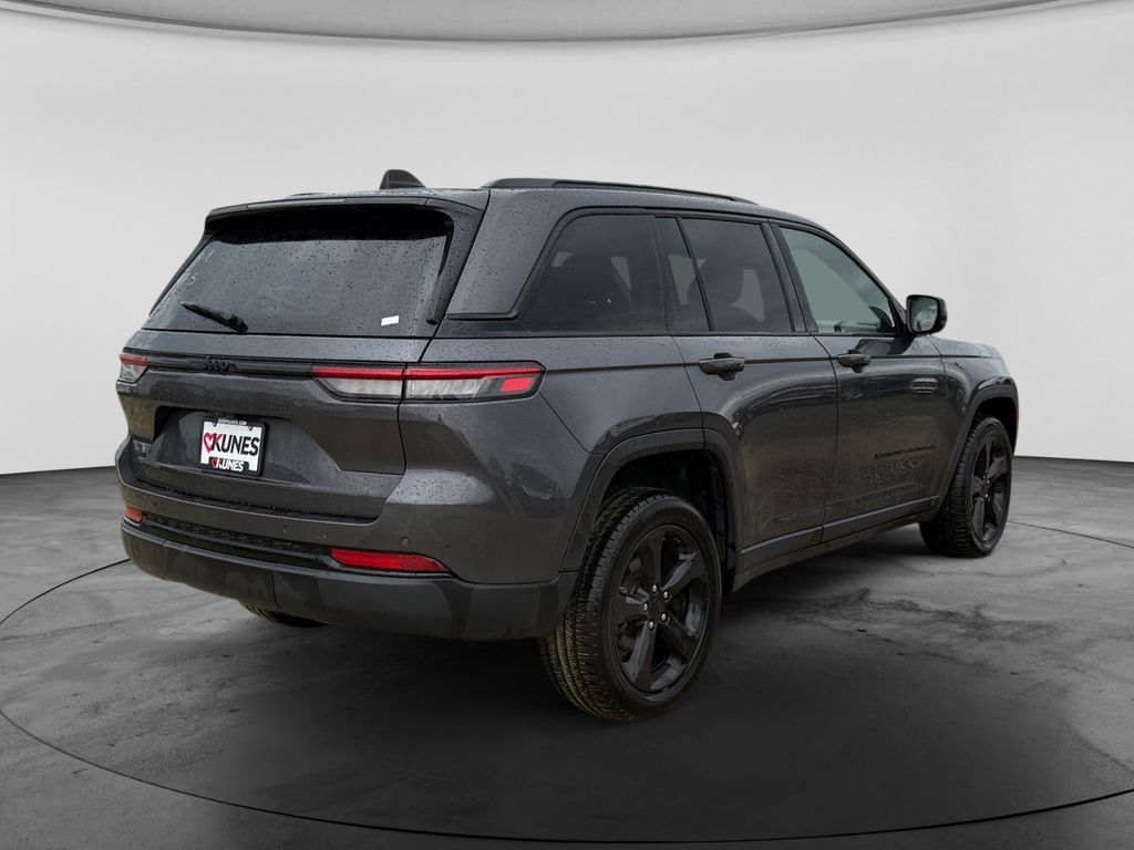 Used 2023 Jeep Grand Cherokee Altitude AWD/4WD image 10