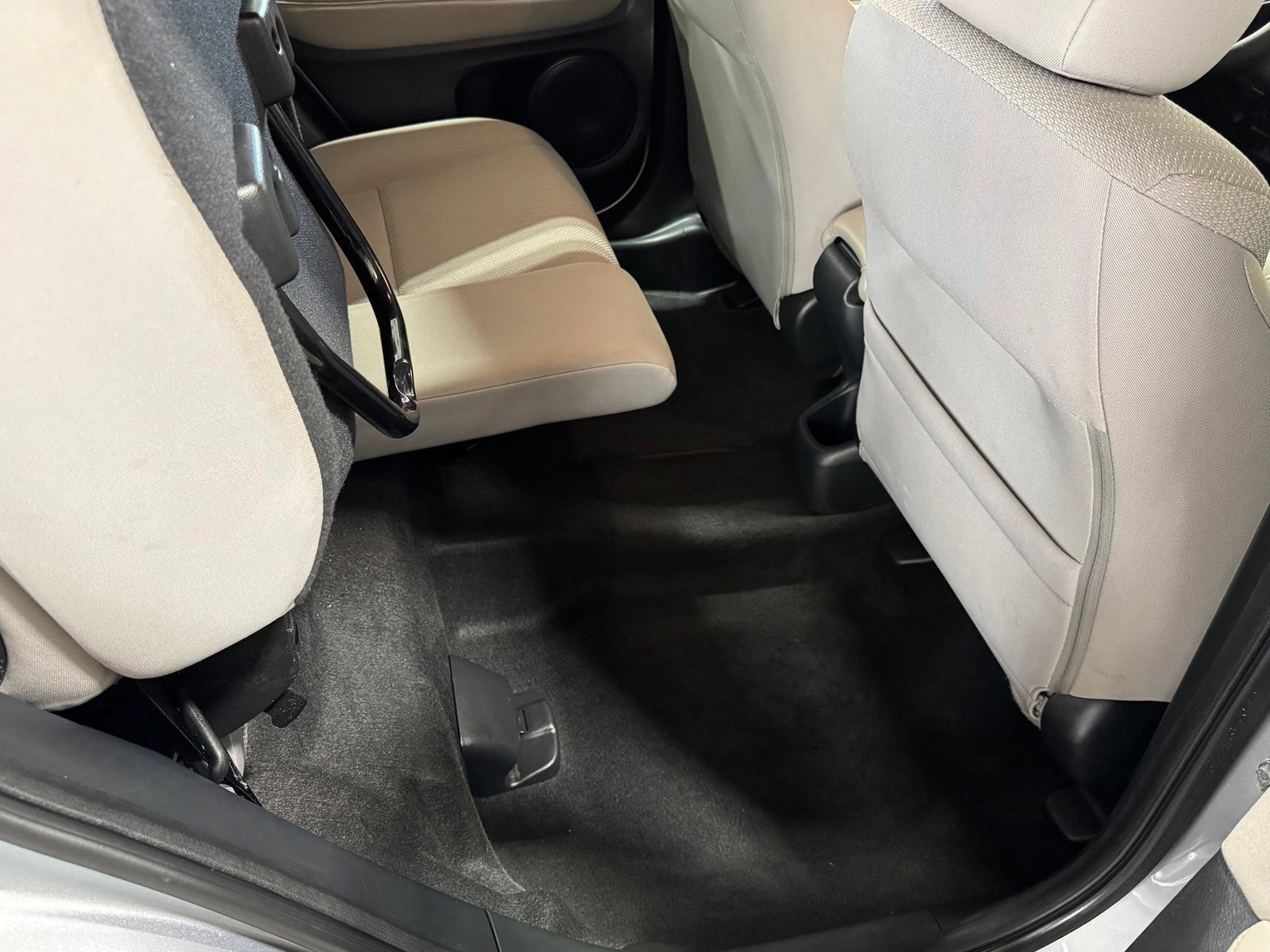 Used 2018 Honda HR-V LX image 50