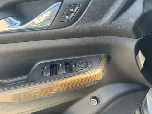 Used 2021 GMC Acadia SLE w/ Driver Convenience Package FWD image 11