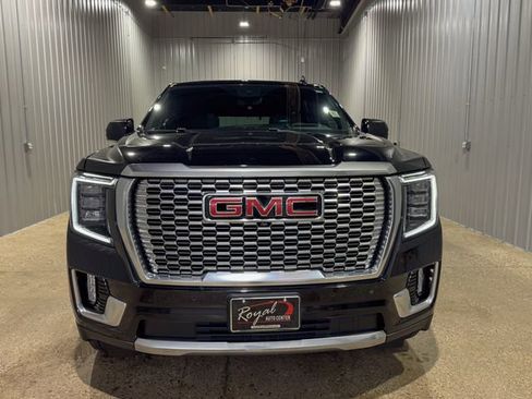 Used 2023 GMC Yukon Denali w/ Advanced Technology Package image 9