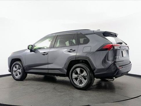 Used 2022 Toyota RAV4 LE AWD/4WD image 6