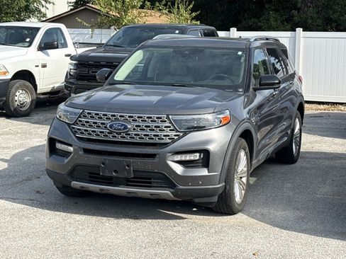 Used 2021 Ford Explorer Limited w/ Equipment Group 301A AWD/4WD image 3