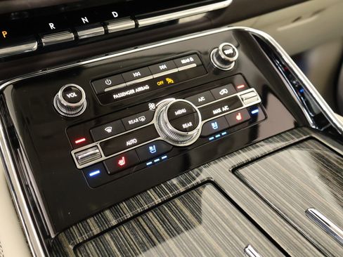 Used 2023 Lincoln Navigator Black Label AWD/4WD image 8