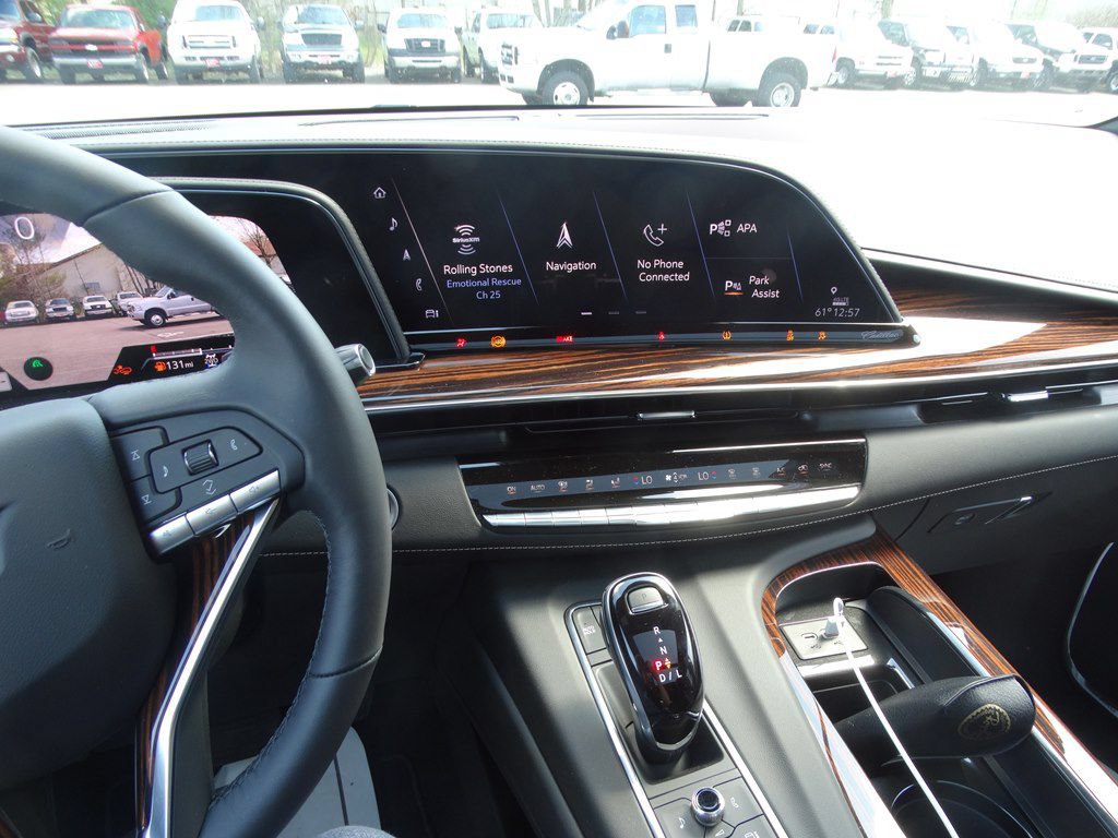 Used 2021 Cadillac Escalade Premium Luxury AWD/4WD image 16