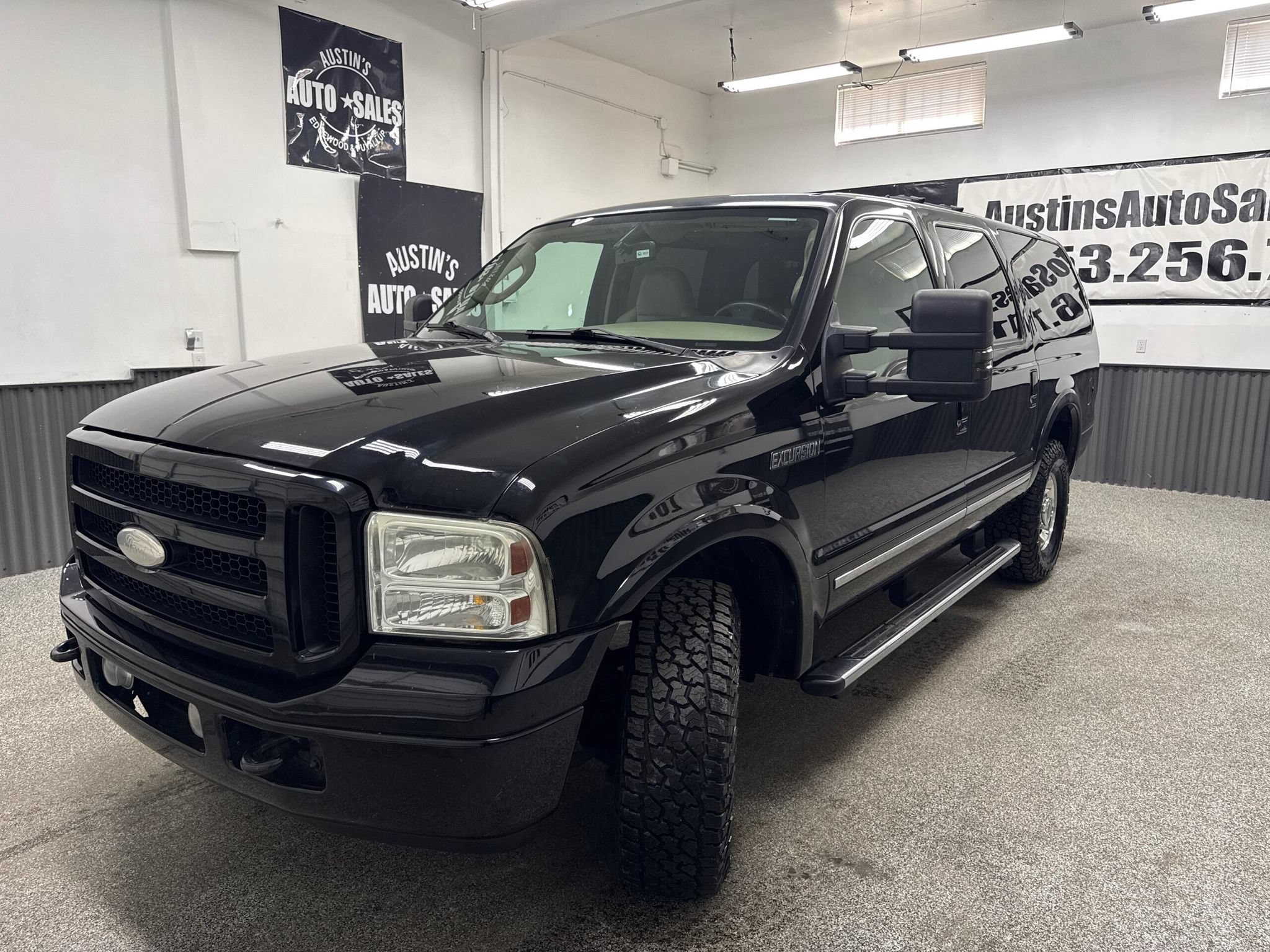 Used 2005 Ford Excursion Limited AWD/4WD image 6