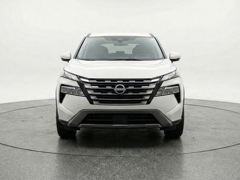 Used 2025 Nissan Rogue SV image 2