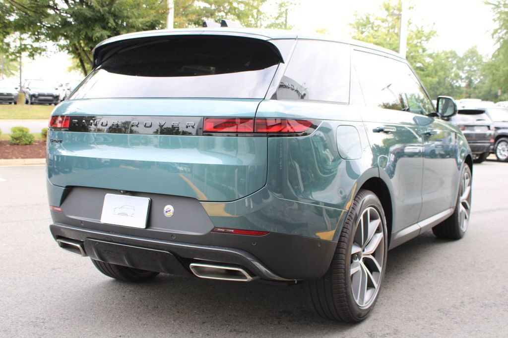 New 2027 Land Rover Range Rover Sport SE AWD/4WD image 3