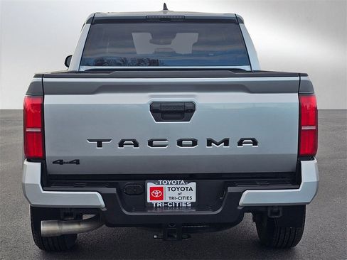 Used 2024 Toyota Tacoma TRD Sport image 4