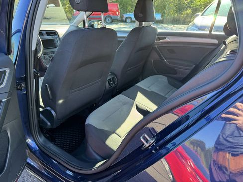 Used 2016 Volkswagen e-Golf SE image 4