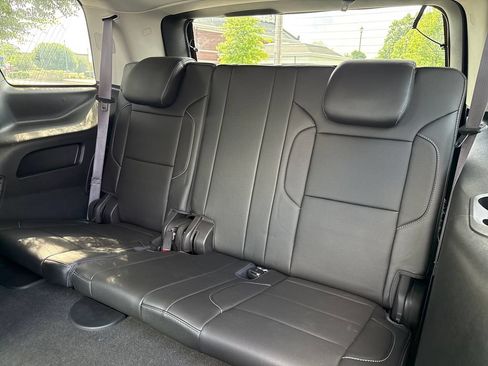 Used 2017 GMC Yukon SLT w/ Premium Edition AWD/4WD image 42