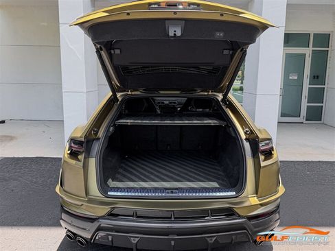 Used 2024 Lamborghini Urus Performante AWD/4WD image 34