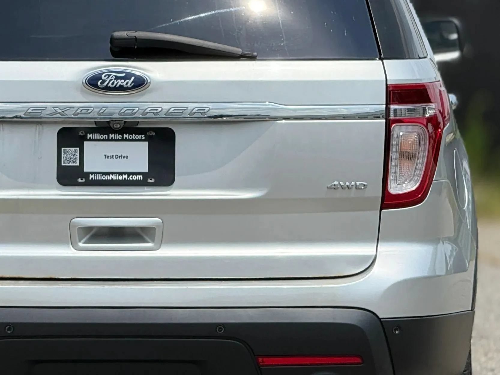 Used 2015 Ford Explorer XLT w/ Equipment Group 201A AWD/4WD image 14
