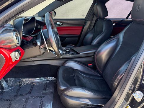 Used 2018 Alfa Romeo Giulia Quadrifoglio w/ Driver Assist Dynamic Package image 20