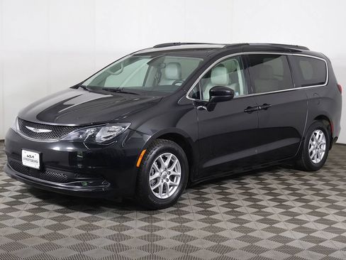 Used 2021 Chrysler Voyager Lxi FWD image 5