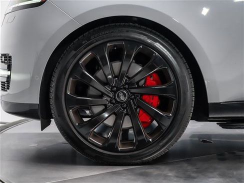 Used 2025 Land Rover Range Rover Long Wheelbase Autobiography image 9